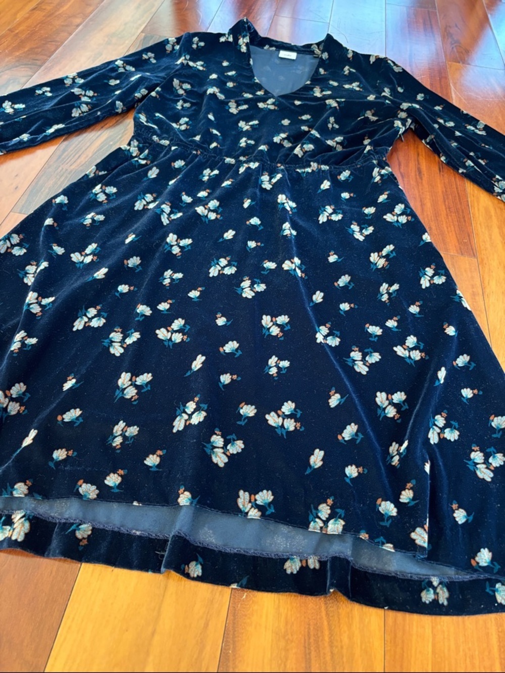 Cabi dress - Picture 4 of 9